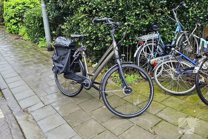 Fietser gewond naar ziekenhuis