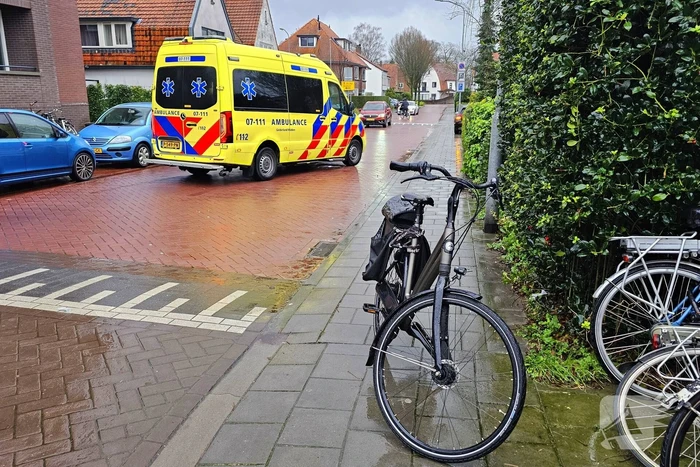 Fietser gewond naar ziekenhuis