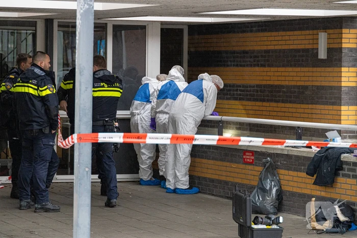 Overleden persoon aangetroffen politie doet onderzoek