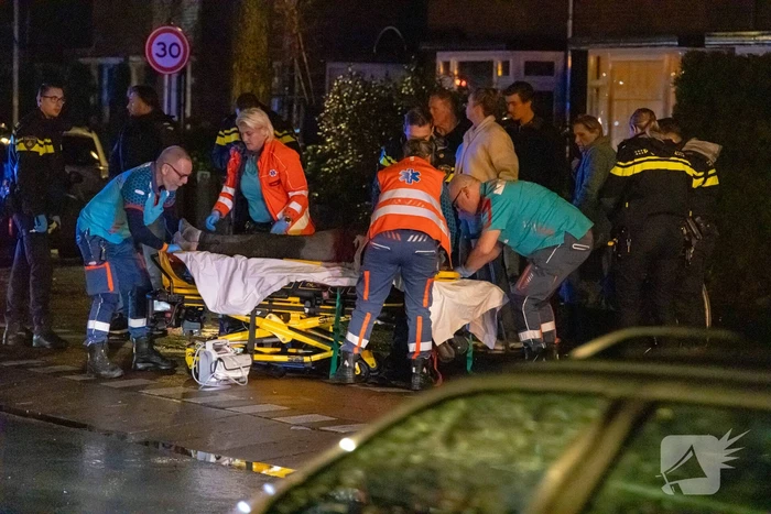 Voetganger zwaargewond bij botsing met bestelbus