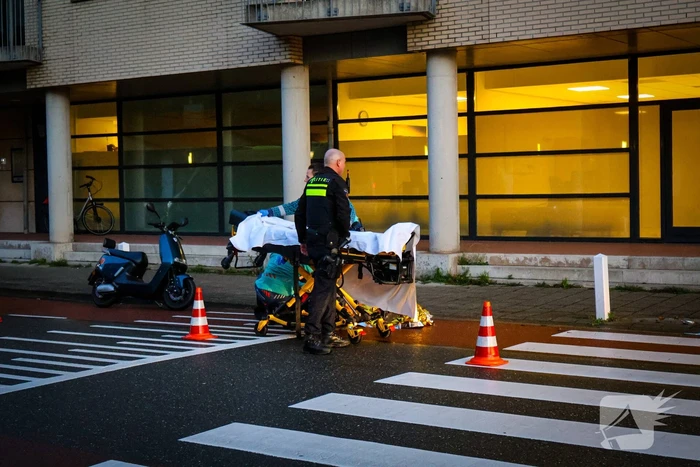 Scooterrijder rijdt voetganger aan