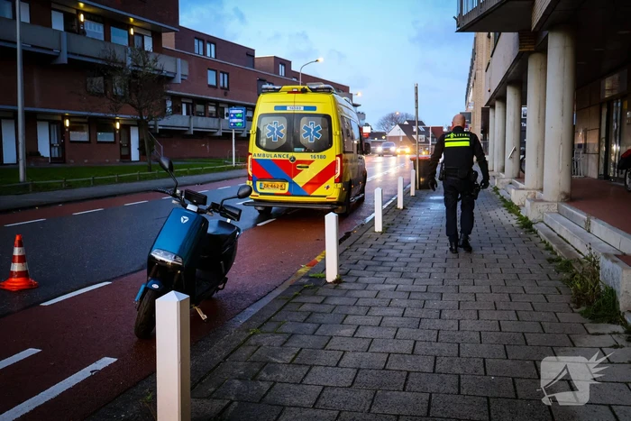 Scooterrijder rijdt voetganger aan