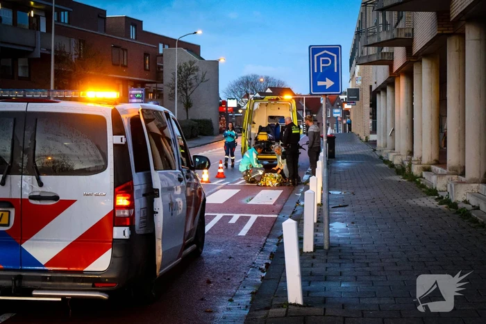 Scooterrijder rijdt voetganger aan