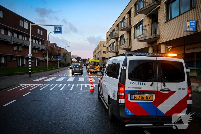Scooterrijder rijdt voetganger aan