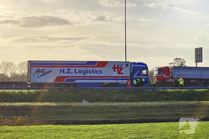 Meerdere vrachtwagens in botsing op snelweg