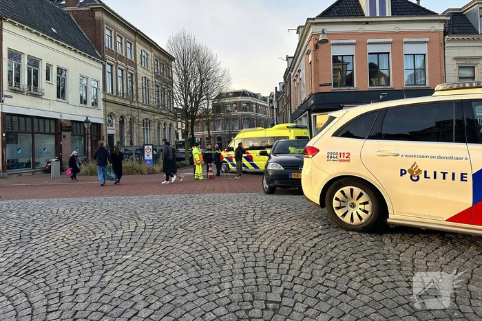 Verkeersregelaar gewond bij aanrijding