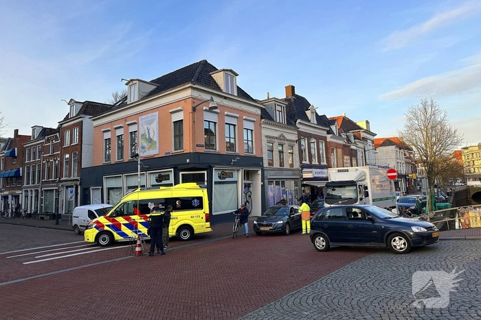 Verkeersregelaar gewond bij aanrijding