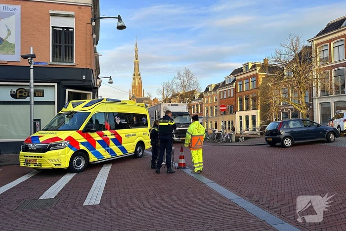 Verkeersregelaar gewond bij aanrijding