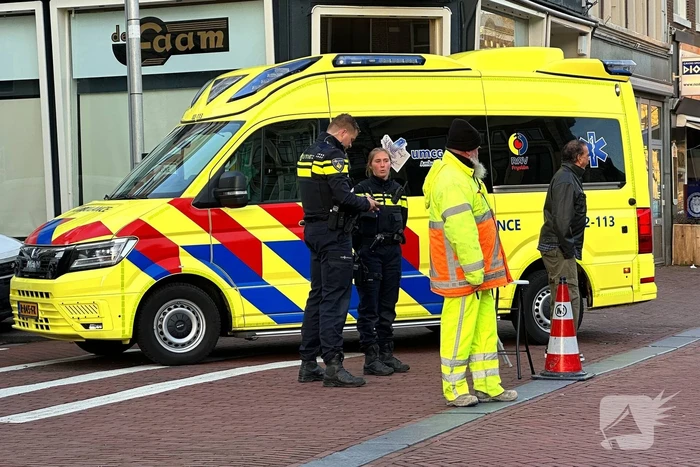 Verkeersregelaar gewond bij aanrijding