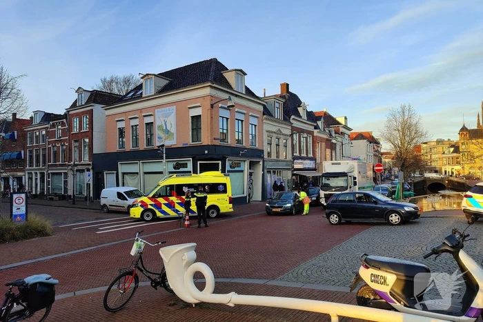 Verkeersregelaar gewond bij aanrijding