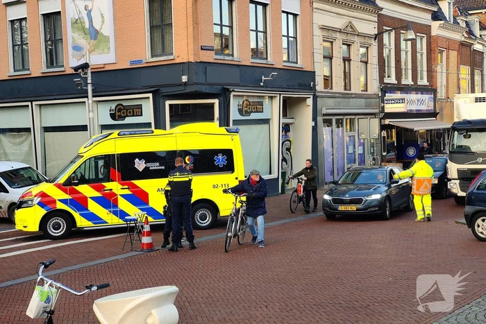 Verkeersregelaar gewond bij aanrijding