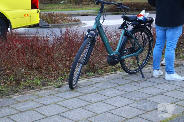 Fietsster gewond bij aanrijding op oversteekplaats
