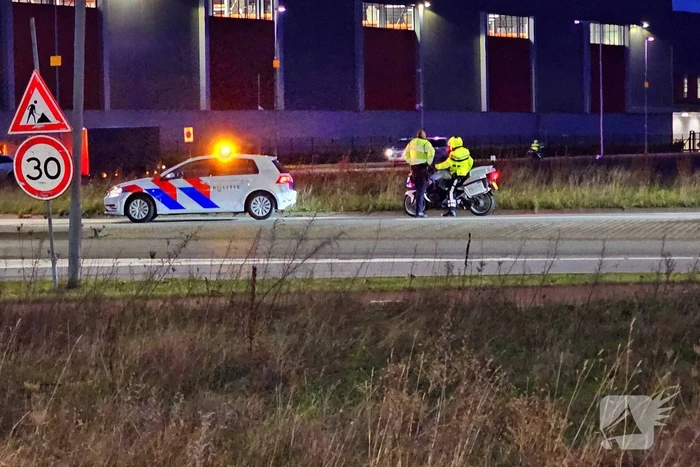 Politie houdt alcoholcontrole op rotonde