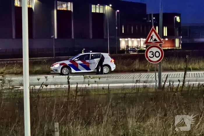 Politie houdt alcoholcontrole op rotonde