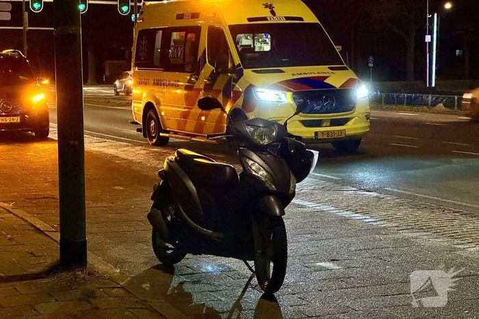 Scooterrijder komt in botsing met fietser