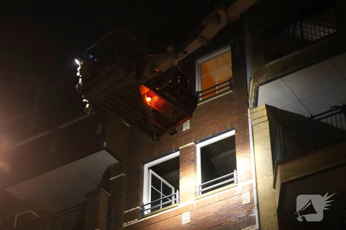 Persoon gecontroleerd na brand in woning