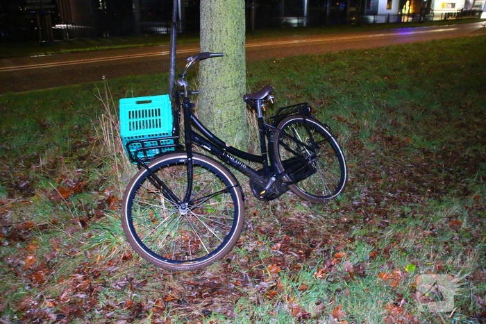 Fietser belandt in sloot langs de provincialeweg