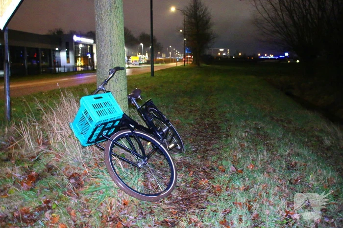 Fietser belandt in sloot langs de provincialeweg