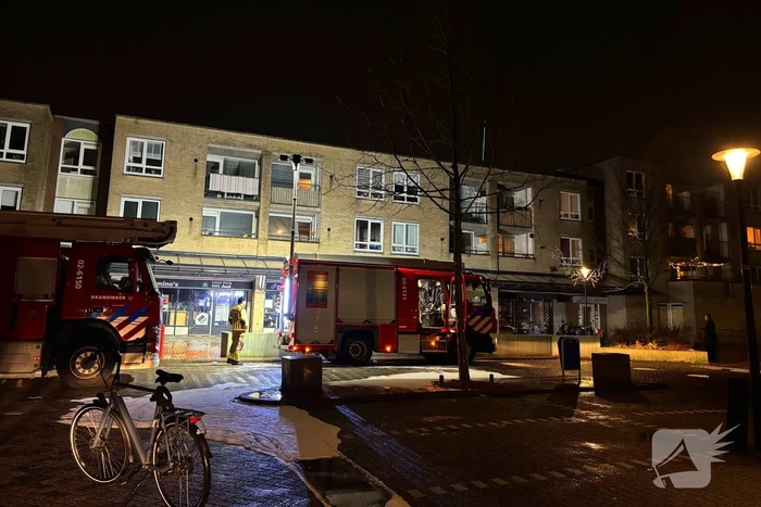 Brandweer blust brand in appartement