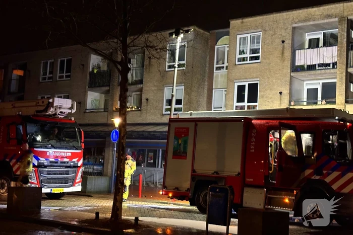 Brandweer blust brand in appartement