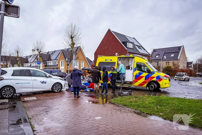 Jongedame op step aangereden door auto