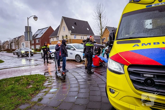 Jongedame op step aangereden door auto