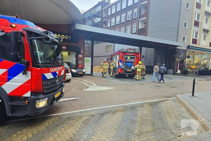 Brandweer groots ingezet voor mogelijke brand in parkeergarage