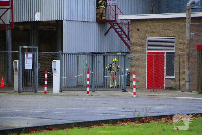 Brandende transportband in meelfabriek moeilijk bereikbaar