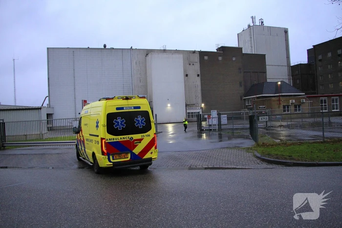 Brandende transportband in meelfabriek moeilijk bereikbaar