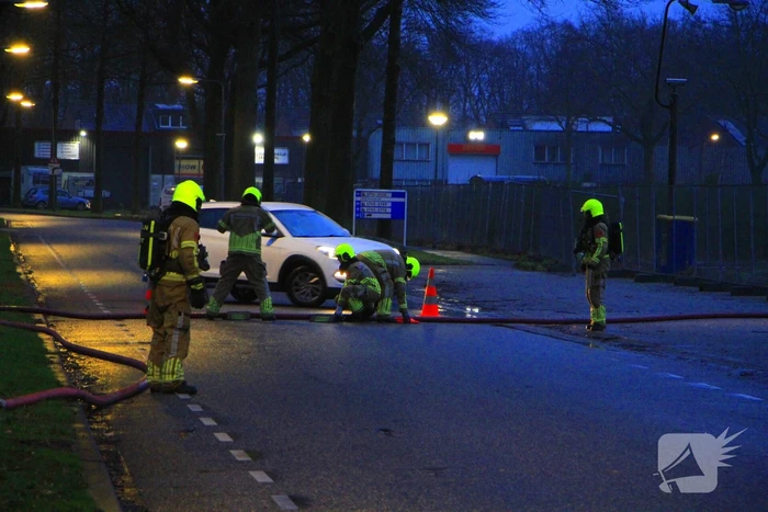 Brandende transportband in meelfabriek moeilijk bereikbaar