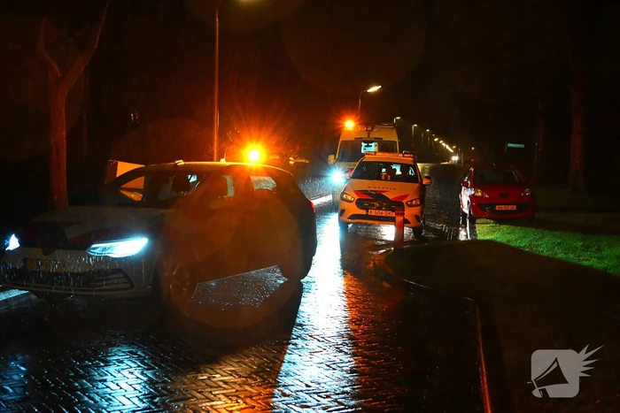 Scooterrijder botst tegen paal en raakt gewond