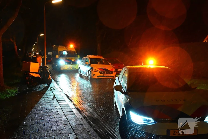 Scooterrijder botst tegen paal en raakt gewond