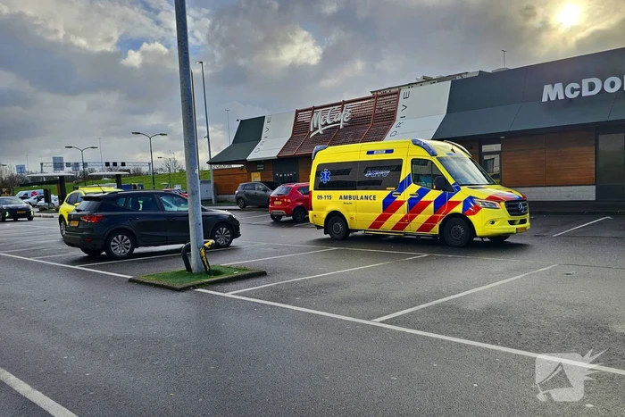 Fietser zwaargewond bij aanrijding met auto, traumateam ingezet