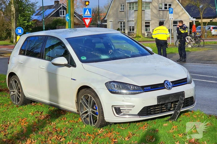 Fietser zwaargewond bij aanrijding met auto, traumateam ingezet