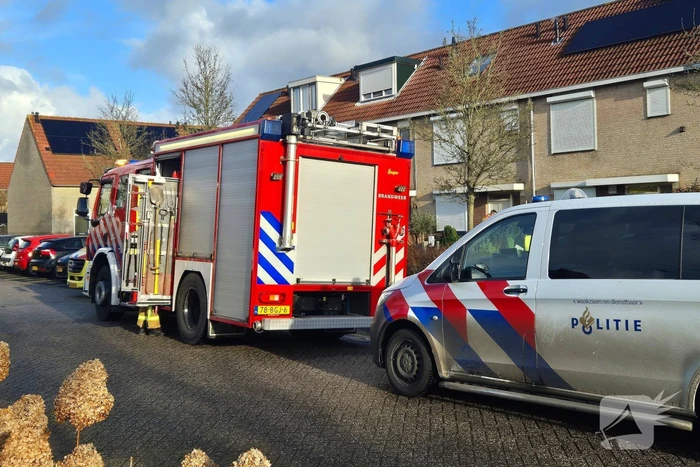 Hulpdiensten druk met verward persoon