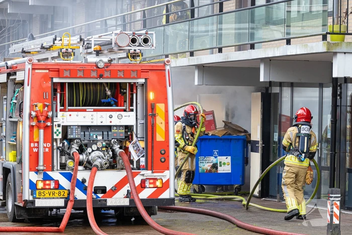 Wooncentrum deels ontruimd wegens containerbrand in berging
