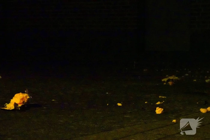 Bus purschuim tot ontploffing gebracht bij appartementencomplex