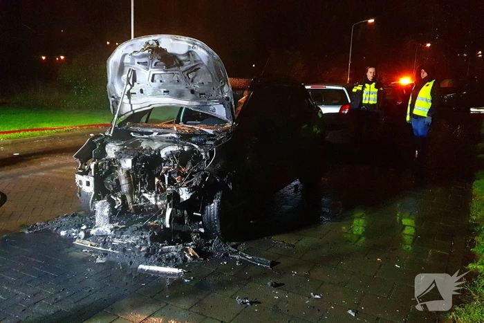 Auto zwaar beschadigd door brand