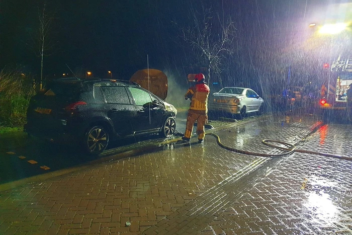 Auto zwaar beschadigd door brand