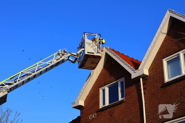 Losse daklijst snel hersteld door brandweer