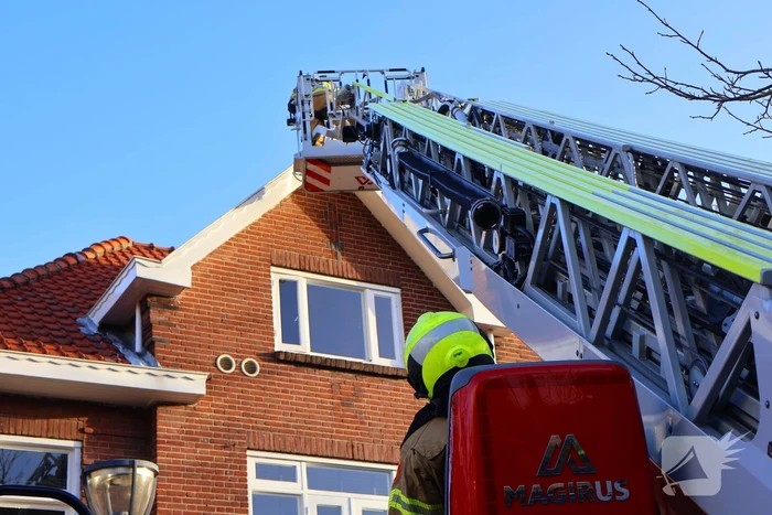 Losse daklijst snel hersteld door brandweer