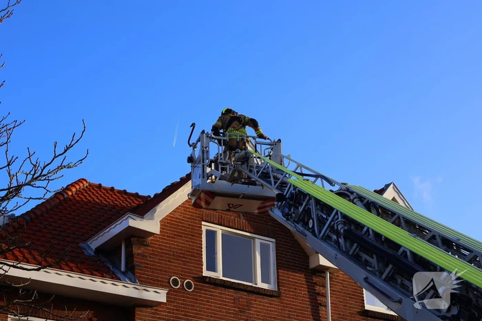 Losse daklijst snel hersteld door brandweer