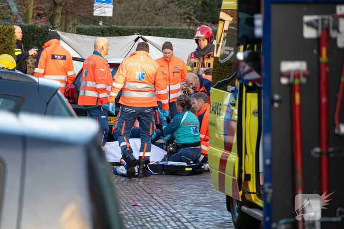 Voetganger overleden na aanrijding met lantaarnpaal