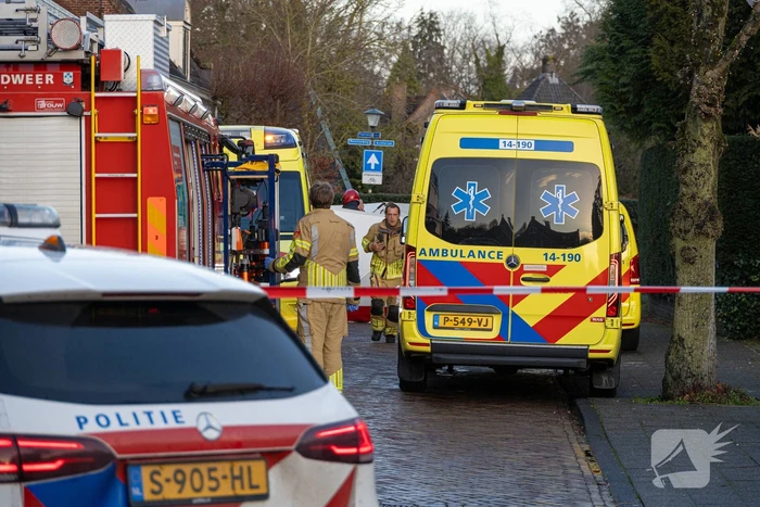Voetganger overleden na aanrijding met lantaarnpaal