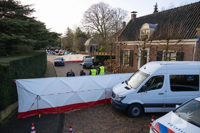 Voetganger overleden na aanrijding met lantaarnpaal