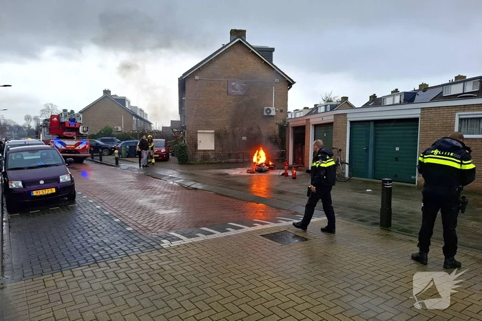 Motorfiets vliegt in brand