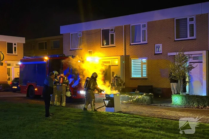 Woning vol rook door brandende oven