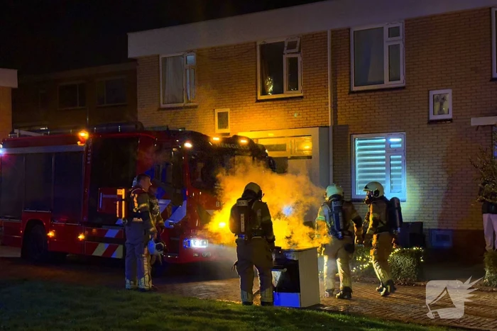 Woning vol rook door brandende oven