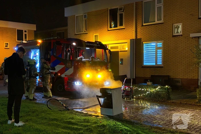 Woning vol rook door brandende oven