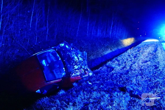 Bestuurder verliest macht over het stuur en eindigt in greppel